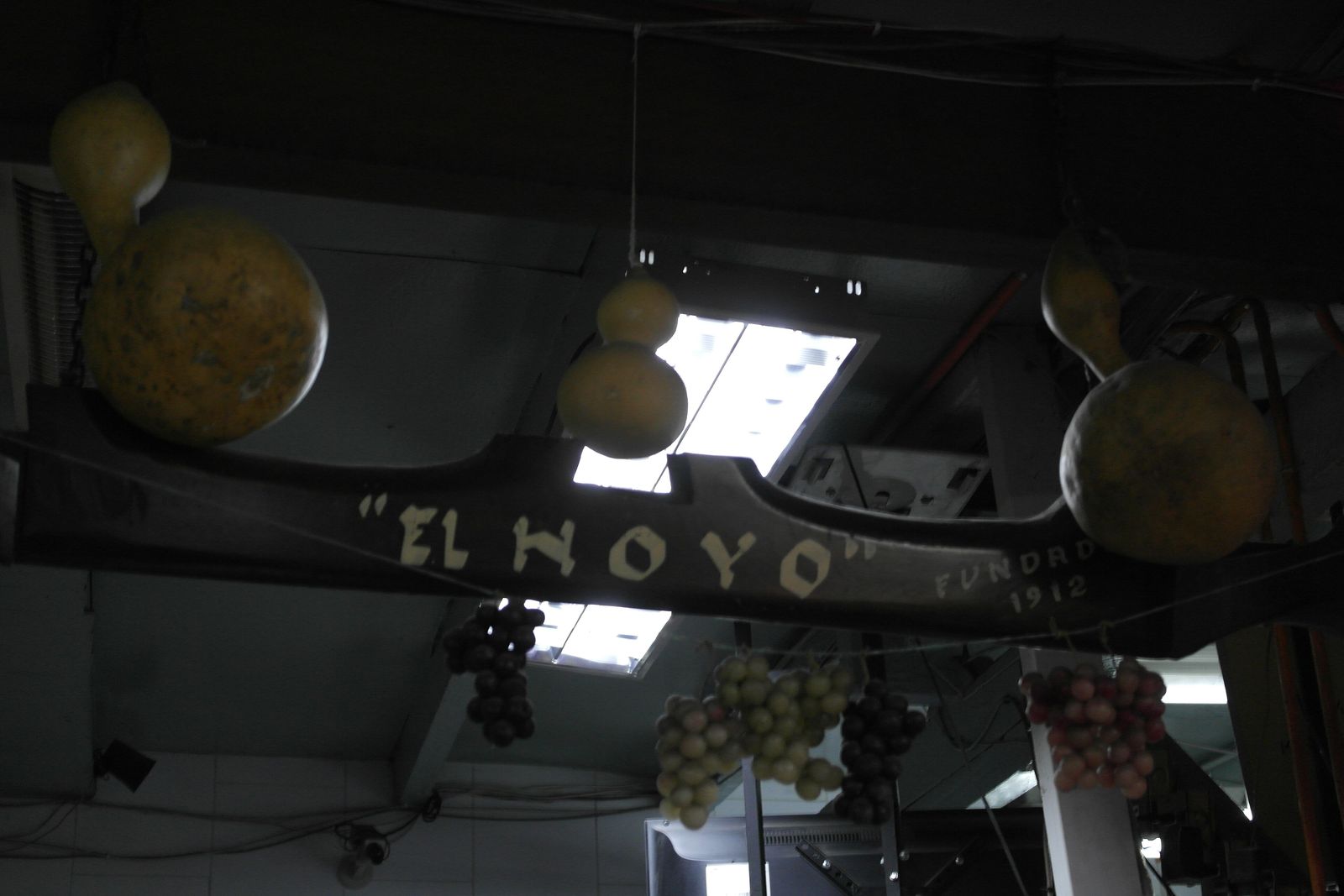 The bar of El Hoyo, a traditional Santiago picada since 1912