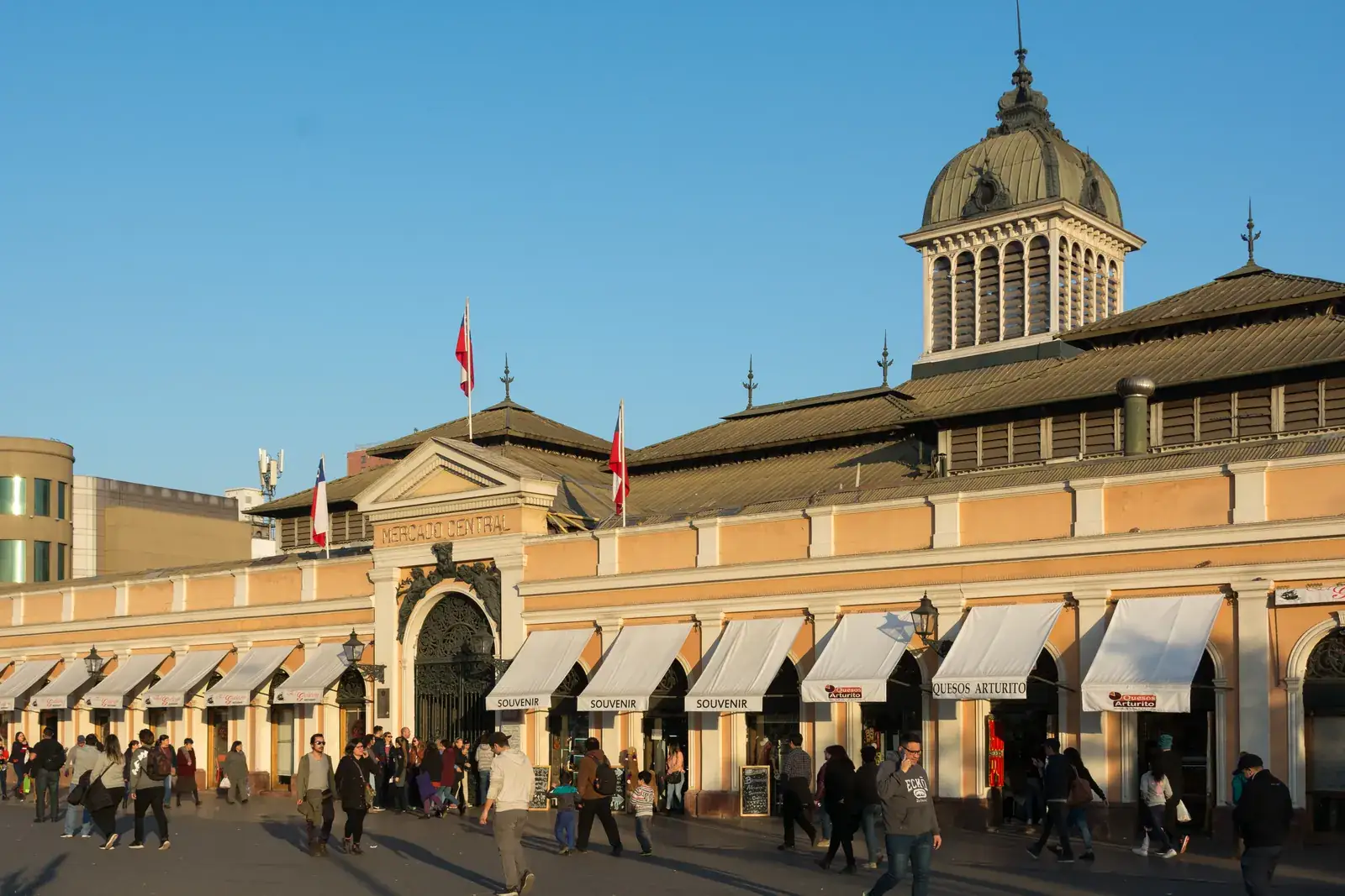 Fachada del Mercado Central de Santiago