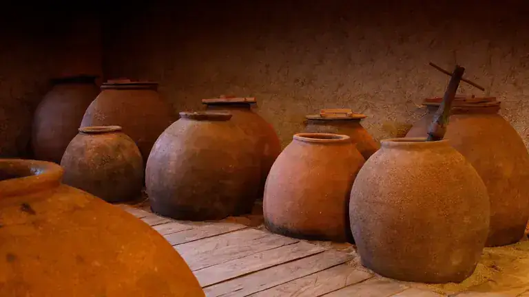 Clay amphorae in the Bodegas RE cellar