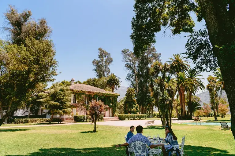 The historic Tarapacá manor house and its park in Isla de Maipo