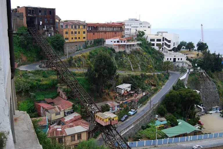 The Villaseca funicular climbing a Valparaíso hill