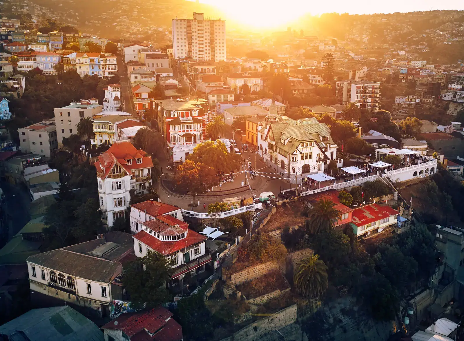 Atardecer sobre los cerros de Valparaíso
